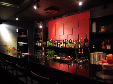 【Cacktails and Tapas Bar】nuts and 40
